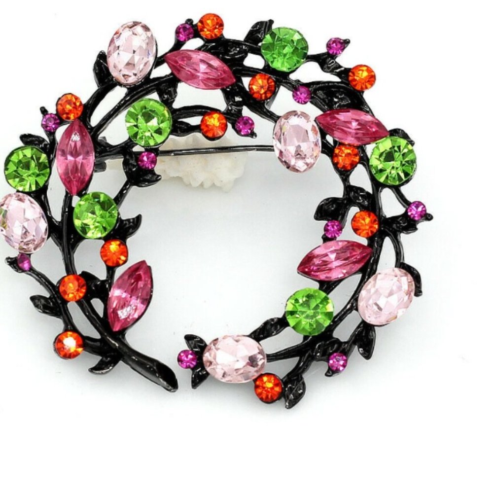 Large Crystal Leaf Flower Wreath Brooch NWT - Picture 2 of 4